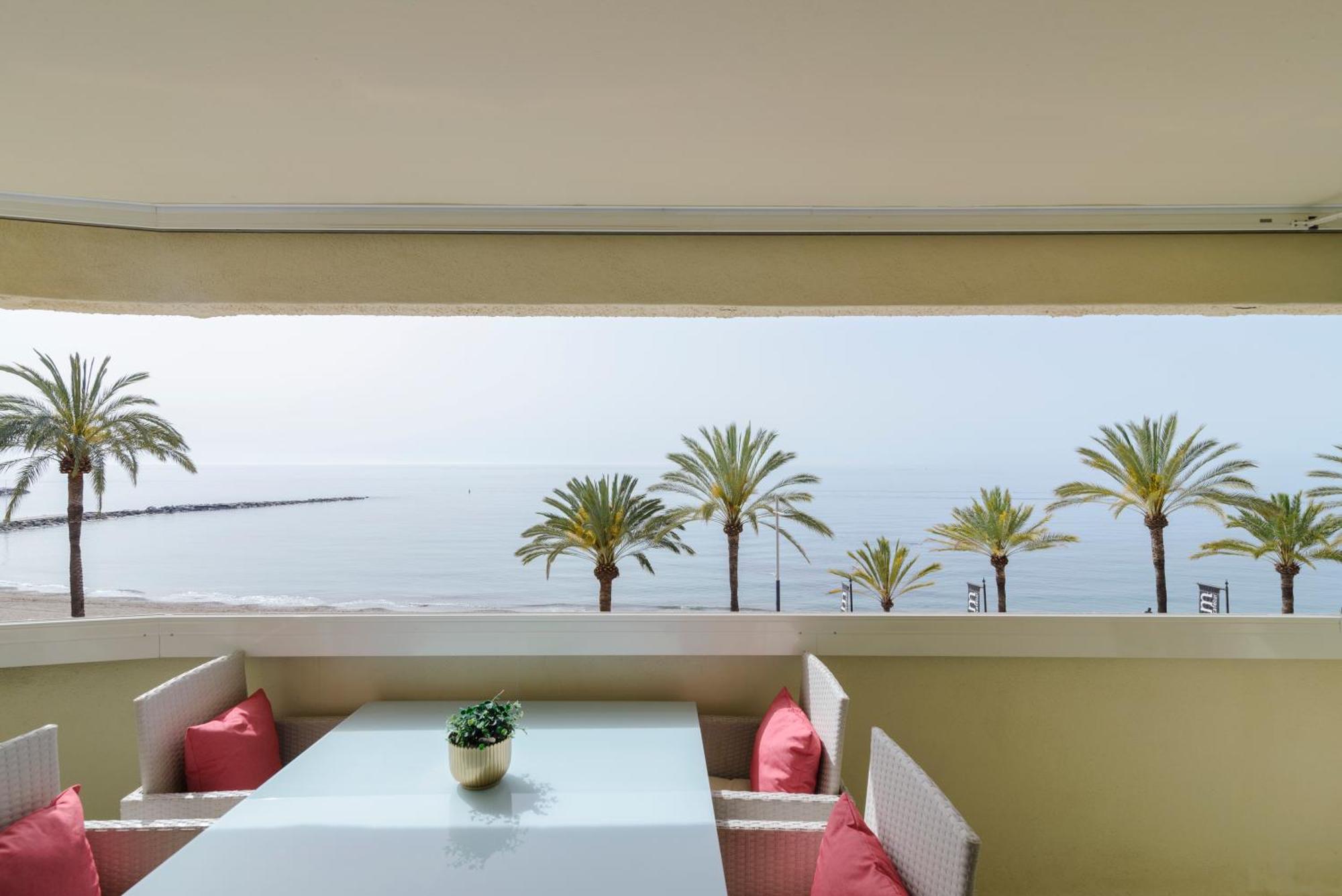 Sea Front Apartment In Marbella Center Extérieur photo